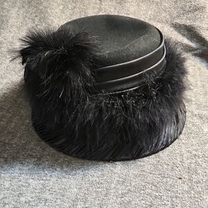 Callanan hat, black with feather